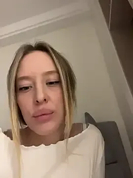 AvroraMills — Freechat on StripChat