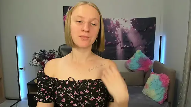 BeautyBlondy — flash pussy
