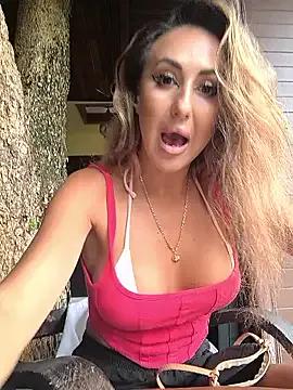 Bella-Grace — Slap naked ass in doggy public