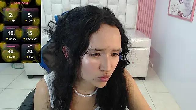 StripChat bella_vibess_s is Freechat bella_vibess_s — Milk and Jugetes