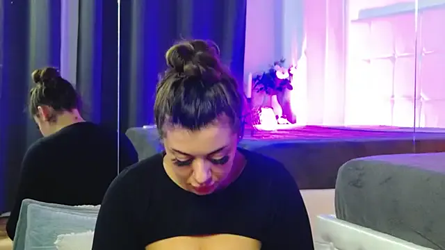 BellaDavey — Play with my kitty