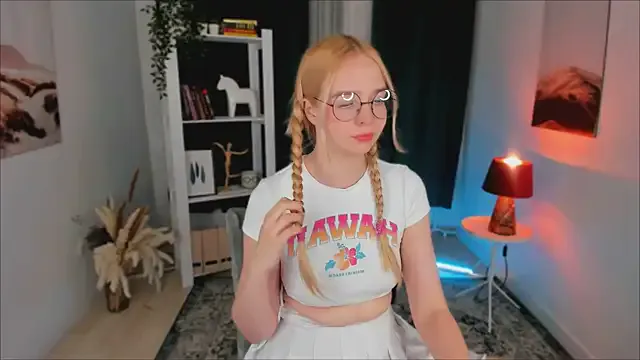 BellaMontgomery — Play with boobs