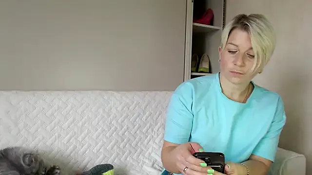 BellaStrong_ — Show ass