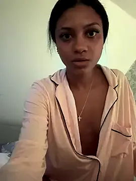 BellaSummerr — Get my boobs out 