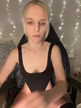 bellaxbloom — show boobs