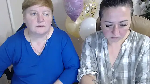 Bertie_Adeline — hot kiss and boobs