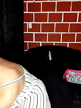 BiancaDior — OPEN PRETTY PUSSY
