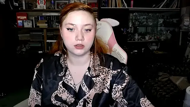 Bitchy_Lily — naked show