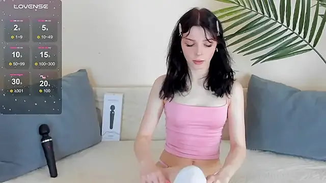 BlackyLii — PLAY WITH NIPPLES CLOSE TO CAM