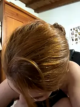 Bleer_Rousse — chupar el dildo