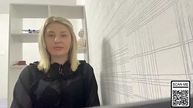 StripChat Blondie_xoxoxo is Freechat Blondie_xoxoxo — 3 playfull spanks