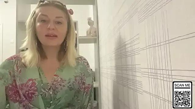 Blondie_xoxoxo — 3 playfull spanks