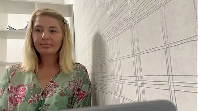 Blondie_xoxoxo — 3 playfull spanks