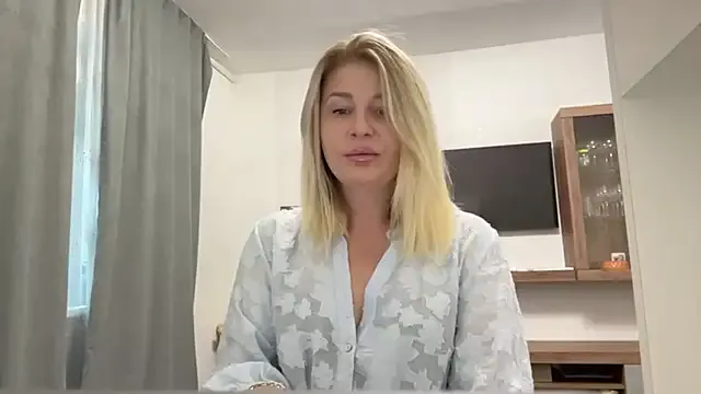 Blondie_xoxoxo — 3 playfull spanks