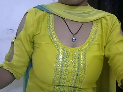 Bold_rashmika — nude show public