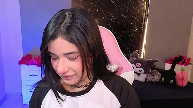 BonnieTaylor0 —  show tits