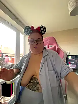 BrattyPrincess-x — Domi in pussy and 2 min  control