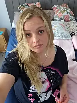 Bridgette03 — T-Shirt off 