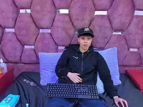 Bruno_Cruzz — masturbate