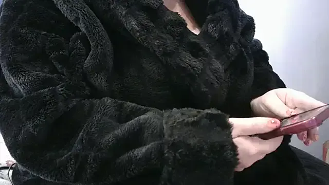busty-bella1 — ASS FLASH