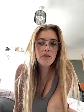Busty-smiley-miley — Cum