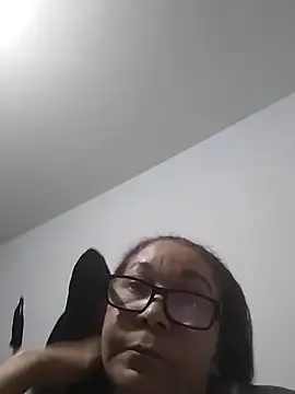 CafeCaliente69 — si me cumples me chupo los senos
