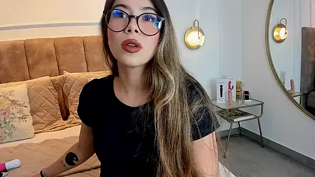 Caitlin_Cat — Spank naked my ass 