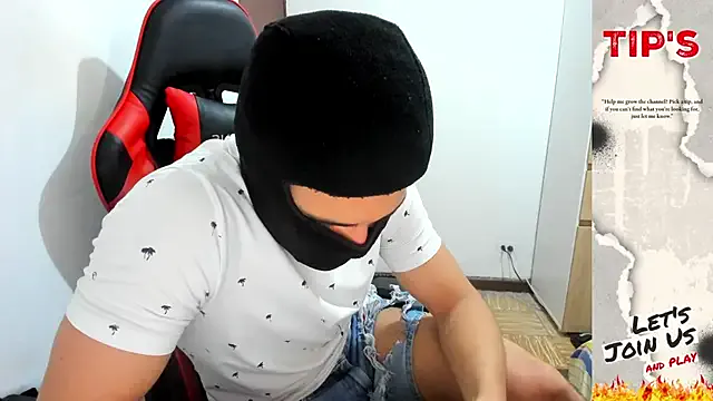 Calihotcaliente277 — Sexy kiss + eye contact