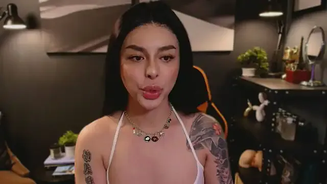 callmeLUNA — Public Cum Shot