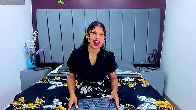 CamiilaReyes — Suck and spit tits