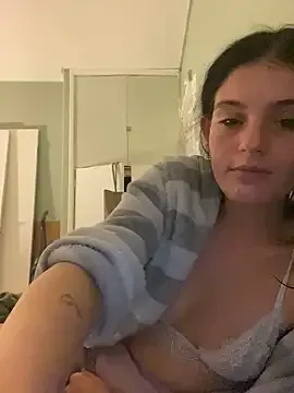 Camwithchlox — Sit naked 5 mins