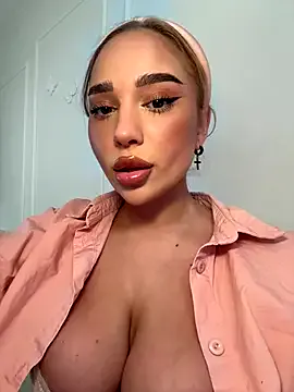 CardiSweetBaby — fingiring pussy and squirt
