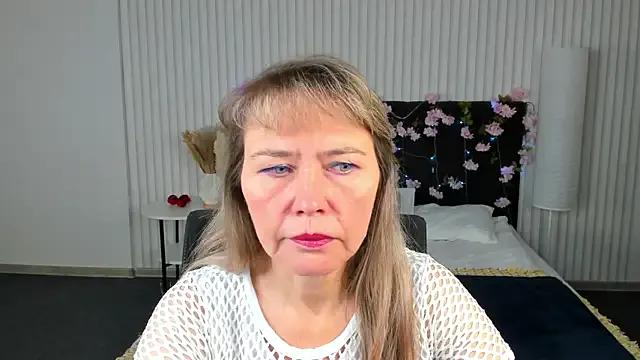 Carla_Vogue — Air kiss