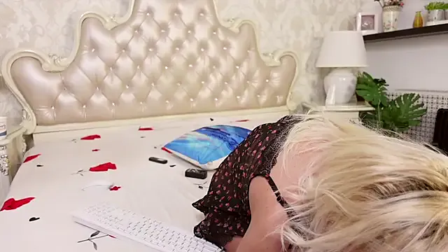CarmellaAngel — oil show