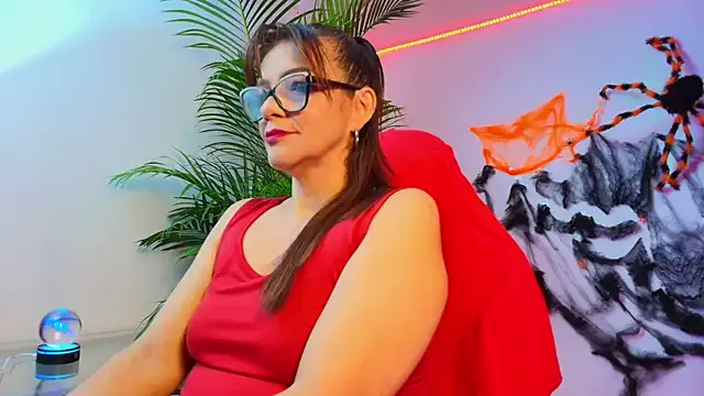 Carol_Miss2 — Hit her butt without panties