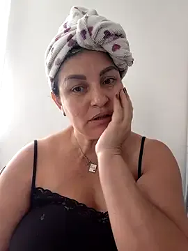 carolinacrus01 — Spit the tits