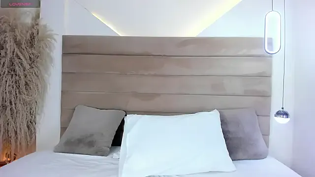 CarolineLee_ — take oof bra+ Spit my tits
