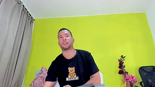 Celesteyorucso — Fingering her pussy