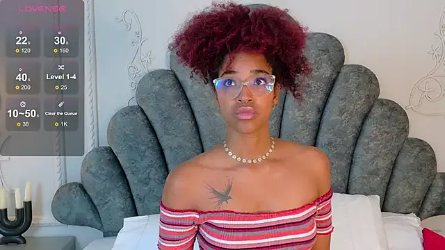 Charlotte-Novac — Zoom on face and seduction