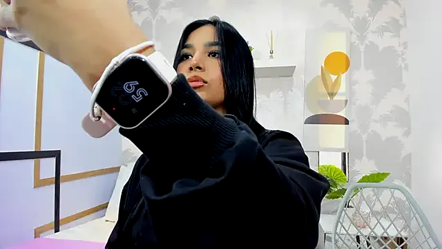 CharlotteGraay — Blowjob+ toples+ cameltoe