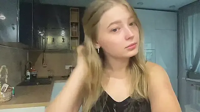 CharmingSarah — dance and tease in sexy lingerie