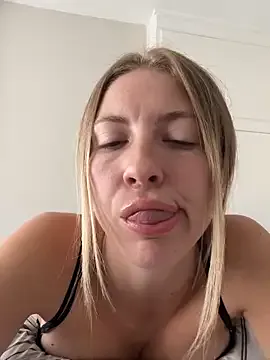 CheekyChelseaX — Stretch my pussy 