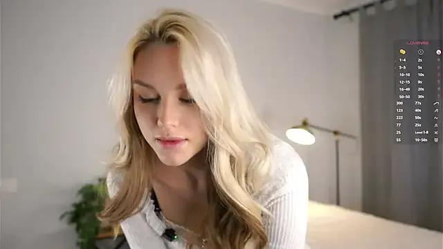 StripChat CherieSprinzl is Freechat CherieSprinzl — lick my finger close to cam
