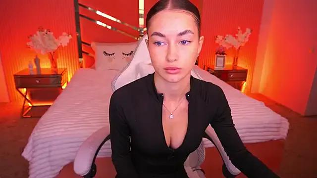 CherryyLulu — do the splits