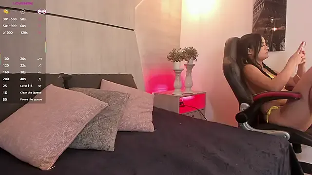 Chloe-Bell — Clit playing/ close up pussy