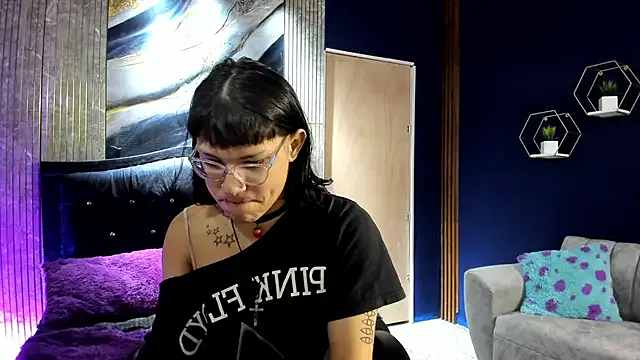 christina_vamp1 — off pants