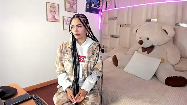 Cleo-smith —  Blow you kisses & sexy smile 