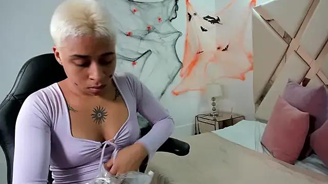 StripChat cloemorwen is Freechat cloemorwen — 3 fingers in the pussy