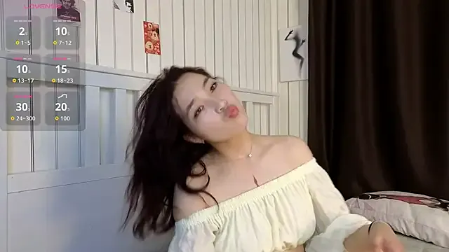 ColettaMejias — Spread butt close to cam