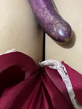 Coolpink112 — Play cucumber in vaggina spray water 